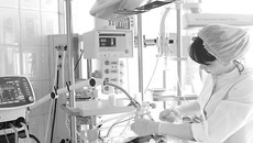Современное оборудование и забота персонала отделения реанимации позволили выходить новорожденных. Фото Михаила ПЕРМИНА