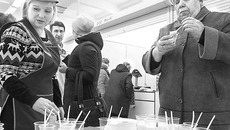 Дегустации на продовольственной ярмарке проводятся регулярно. Фото Аркадия УВАРОВА