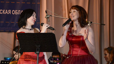 Звездный дуэт — Анна Вараксина  и Дарья Зорина . Фото предоставлены оргкомитетом фестиваля