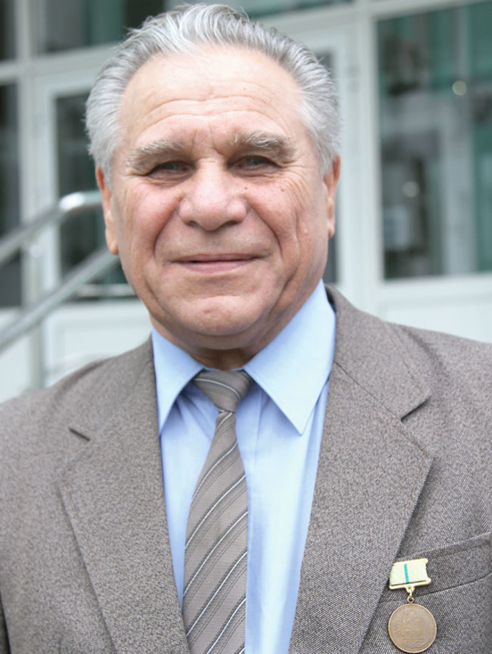 Ветеран труда, ветеран блокадного движения Игорь Петрович Огородников. Фото Елены КОСТИНОЙ