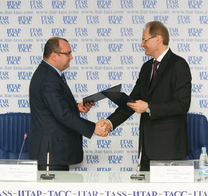 Соглашение подписано. Фото Аркадия УВАРОВА