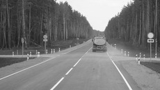 В августе было запущено движение по новому современному участку дороги Новосибирск — Камень-на-Оби. Фото Михаила ПЕРМИНА