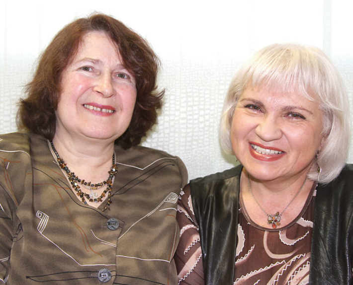 Разные по темпераменту Евгения Егоровна и Любовь Николаевна отлично дополняют друг друга. Фото автора и из личного архива Е.Е. СЕРЕБРЯКОВОЙ и Л.Н. ТИМЧЕНКО