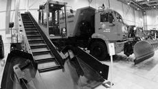 Выставка специализированной техники на «Форуме снега» (2013 г.) Фото Аркадия УВАРОВА