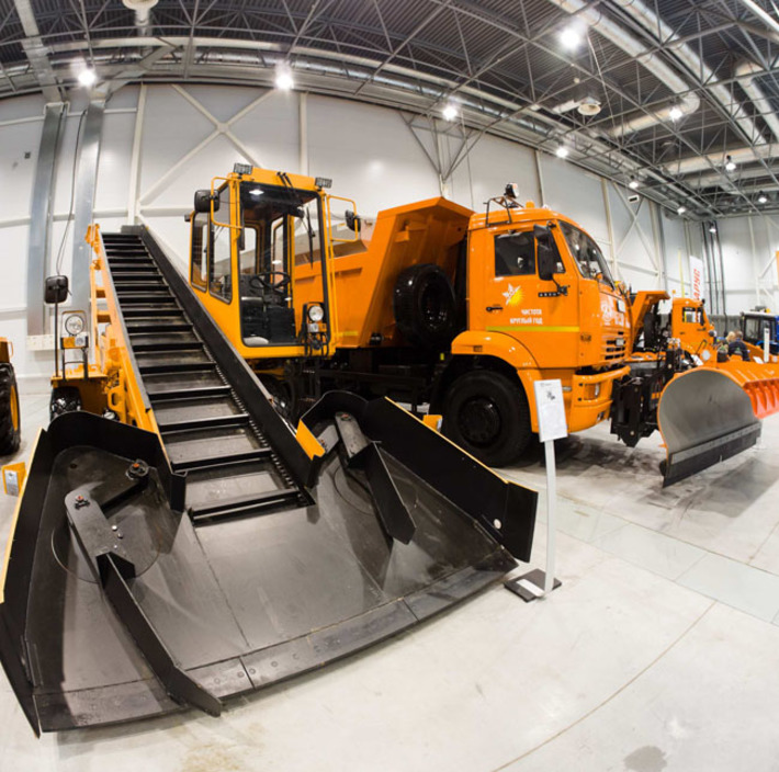 Выставка специализированной техники на «Форуме снега» (2013 г.) Фото Аркадия УВАРОВА