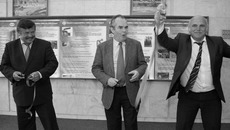 Открытие Года управляемой термоядерной реакции в России с помощью ножниц и ленточки осуществили представители проекта ИТЭР, Росатома и Института ядерной физики СО РАН. Фото Михаила ПЕРМИНА