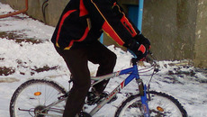 Велосипедисты на зимних улицах сибирского города пока экзотика. Фото с сайта alkatrien.com