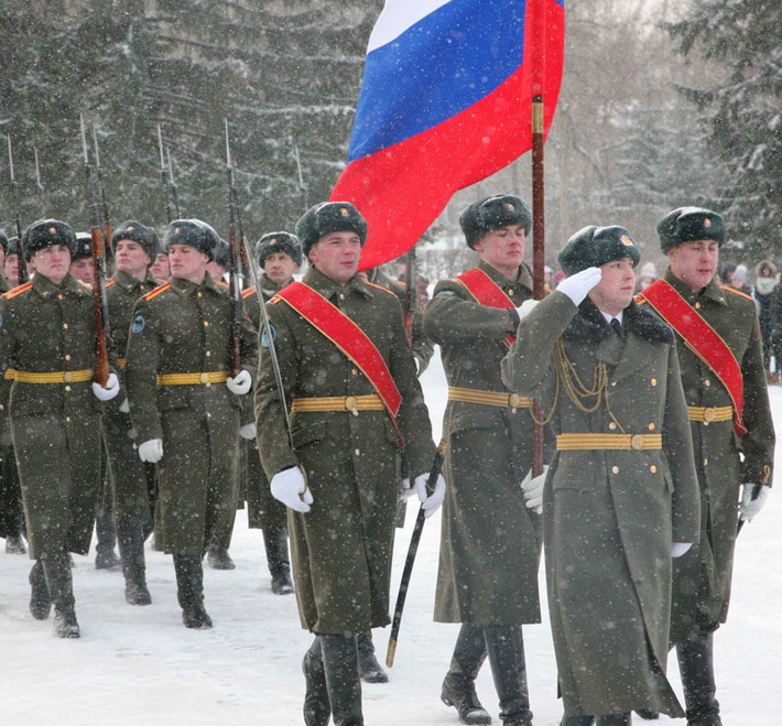 У монумента Славы в Новосибирске. 27 января 2014 года. Фото Михаила ПЕРМИНА