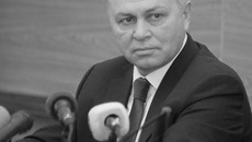 Исполняющий обязанности мэра Владимир Знатков поручил профильным департаментам мэрии проверить готовность управляющих компаний к работе в условиях экстремальных морозов. Фото Михаила ПЕРМИНА