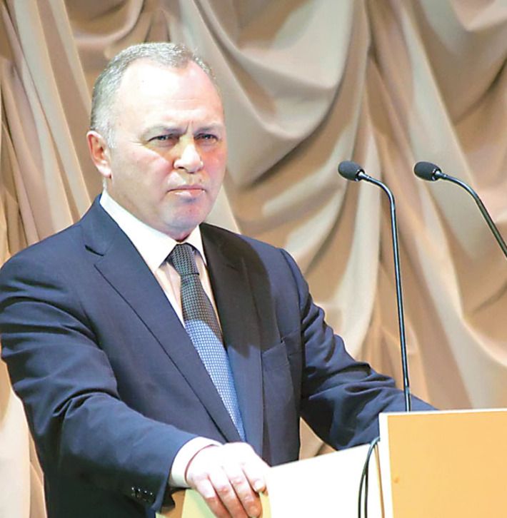 И. о. мэра Владимир Знатков принял участие во встрече с городским активом. Фото Михаила ПЕРМИНА