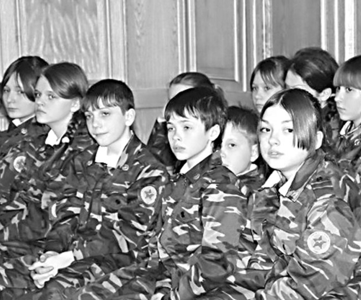 Во встрече с ветеранами приняли участие учащиеся кадетских корпусов. Фото с сайта nso.ru