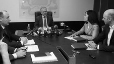 Исполняющий обязанности мэра Владимир Знатков: «Необходимо, чтобы дорожники чувствовали поддержку муниципалитета». Фото Аркадия УВАРОВА