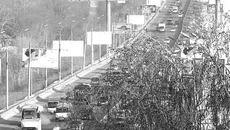 На дорогах и улицах Новосибирска  демонтируют треть наружной рекламы. Фото Михаила ПЕРМИНА