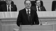 Губернатор Василий Юрченко доложил депутатам Законодательного собрания о работе области в 2013 году. Фото Аркадия УВАРОВА