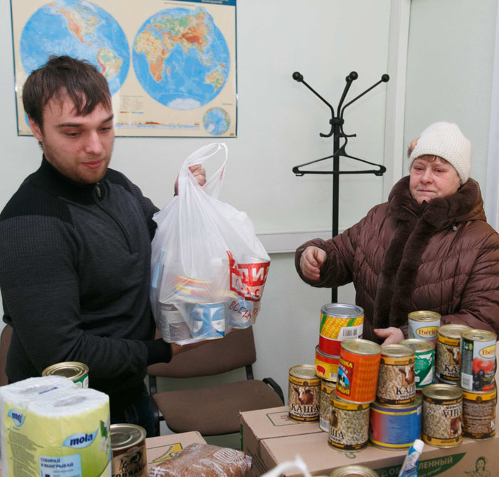 В новосибирском Координационном совете по общественной безопасности (улица Римского-Корсакова, 10) сибиряки собирают гуманитарную помощь жителям Украины/