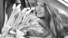 Современная женщина уверенно чувствует себя не только за рулем автомобиля. Она часто лидирует сегодня в семье и профессии, все активнее реализует свои способности в общественной жизни. Фото Михаила ПЕРМИНА