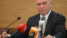 Исполняющий обязанности мэра Владимир Знатков поручил проработать возможность создания муниципальной управляющей компании. Фото Михаила ПЕРМИНА