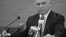 Исполняющий обязанности мэра Владимир Знатков поручил проработать возможность создания муниципальной управляющей компании. Фото Михаила ПЕРМИНА