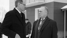 По словам губернатора Василия Юрченко, проблему расселения из ветхого и аварийного жилья в областном центре правительство региона решает совместно с мэрией. Фото Михаила ПЕРМИНА