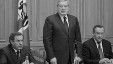 Полномочный представитель Президента в Сибирском федеральном округе Виктор Толоконский представляет врио губернатора Владимира Городецкого. Фото Михаила ПЕРМИНА
