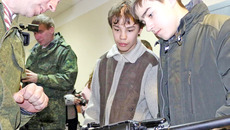 Ну-ка, ну-ка, что за штука?! Фото Натальи МАНТОРОВОЙ