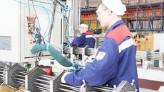 На Новосибирском заводе химконцентратов после замены окон и системы отопления удалось добиться 50-процентной экономии энергетических ресурсов. Фото Михаила ПЕРМИНА