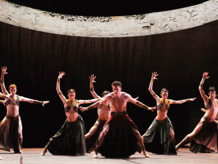 Сцена из балета «Весна священная». Фото с сайта www.forum.balletfriends.ru