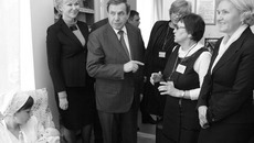 Ольга Голодец (на фото справа) высоко оценила инновационную модель проживания, применяемую в доме ребенка № 2. Фото Михаила ПЕРМИНА