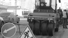 К Первомаю ямочный ремонт на улицах Новосибирска должен завершиться. Фото Михаила ПЕРМИНА