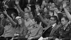 У новосибирцев, собравшихся в конференц-зале НГТУ, было множество вопросов к вице-премьеру Дмитрию Рогозину. Фото Михаила ПЕРМИНА