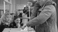 Среди голосующих преобладали люди старше 50 лет. Фото Аркадия УВАРОВА
