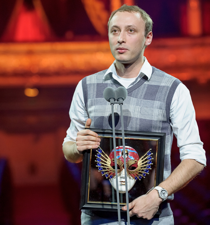 Режиссер Тимофей Кулябин на сцене Большого театра. Фото Дмитрия ДУБИНСКОГО