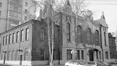 Здание бывшей Андреевской школы на ул. Сибирской, 54. Фото Михаила ПЕРМИНА