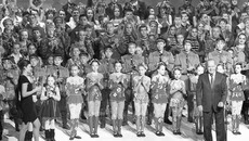 Анатолий Титов приветствует участников  фестиваля