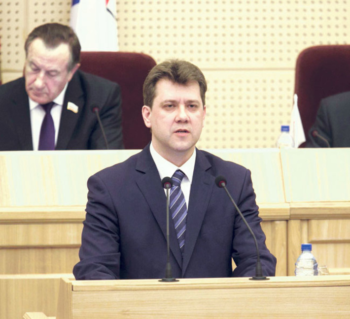 Развернутый доклад об областном бюджете  на 2014 год вниманию депутатов представил Виталий Голубенко. Фото Аркадия УВАРОВА