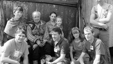 Пихтовка. В гостях у Иннокентия Андреевича Аксёнова, участника Курской битвы. Фото предоставлены клубом «УАЗ Патриот»