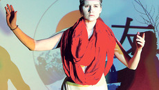 В Городском центре изобразительных искусств прошла «Ночь Японии».  Ни одного харакири замечено не было, но все же без заигрываний со смертью в городе во время международной акции «Ночь музеев» не обошлось. Фото с сайта www.salon.su