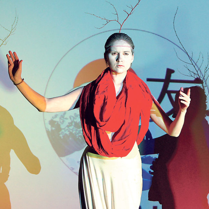 В Городском центре изобразительных искусств прошла «Ночь Японии».  Ни одного харакири замечено не было, но все же без заигрываний со смертью в городе во время международной акции «Ночь музеев» не обошлось. Фото с сайта www.salon.su