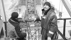 На арке третьего моста — одного из ярчайших проектов «Сибмоста». Фото Михаила ПЕРМИНА