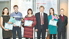 Николай Красников с группой лауреатов премии имени Льва Сандахчиева. Фото пресс-центра наукограда Кольцово