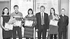 Николай Красников с группой лауреатов премии имени Льва Сандахчиева. Фото пресс-центра наукограда Кольцово