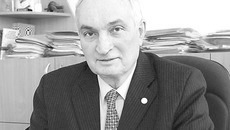 Директор КТИ НП СО РАН доктор технических наук, професссор Ю.В. Чугуй
