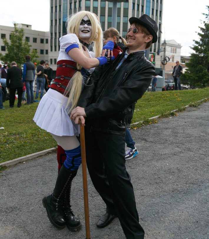 Выразить себя и обрести гармонию с миром — вот главная цель переодеваний. И как на любом карнавале — получить заряд бодрости. Фото Аркадия УВАРОВА