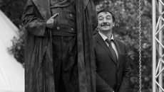 Участники акции в Первомайском сквере, посвященной  Пушкинскому дню России