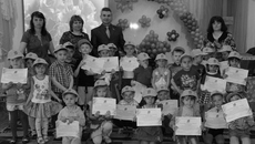 Благодарственные письма и партийную экипировку (бейсболки и майки) получили все участники конкурса