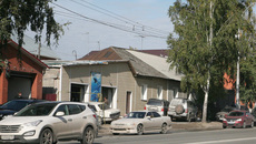 На улице Жуковского возникло большое количество нелегальных автомоек. Фото Михаила ПЕРМИНА