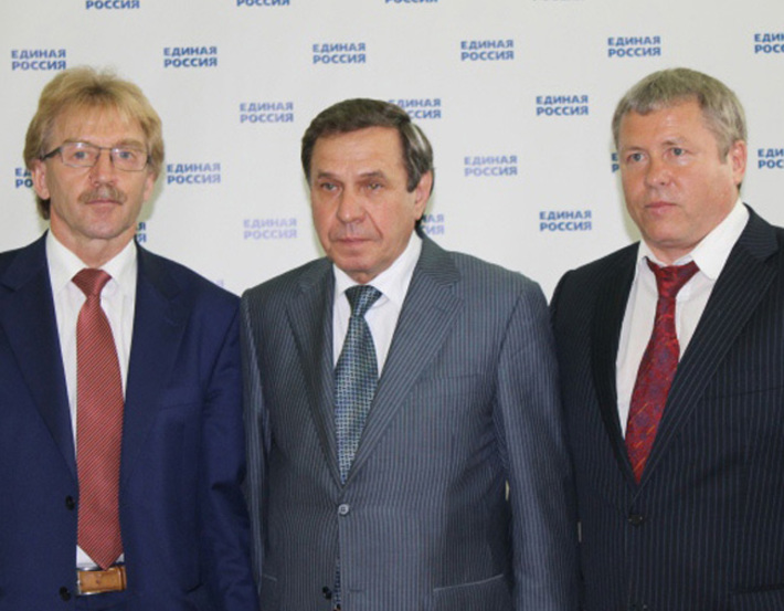 Финалисты голосования Николай Красников, Владимир Городецкий и Алексей Александров (справа налево). Фото с сайта www.er.ru