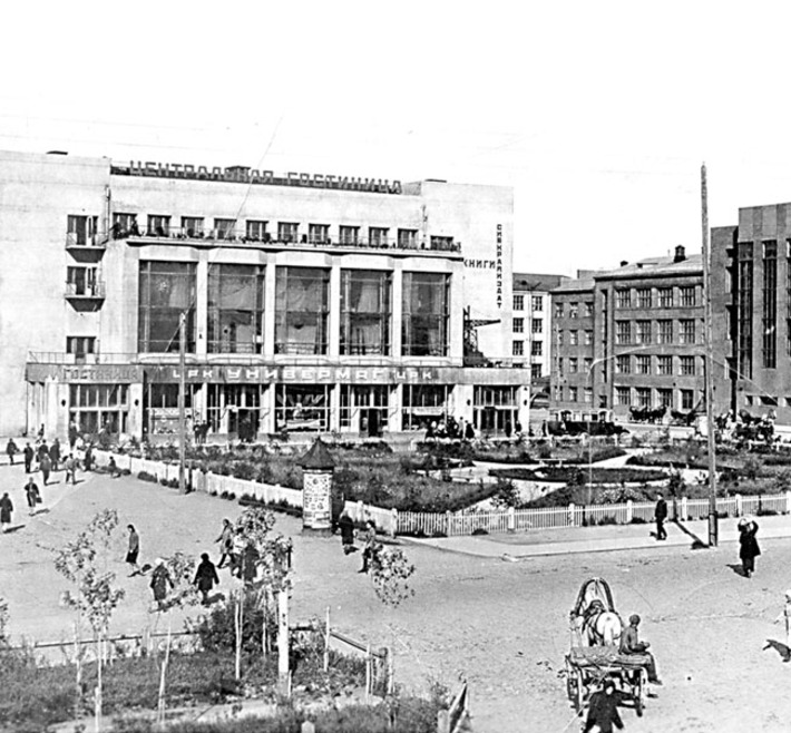 Площадь Ленина. Автор Аркадий УВАРОВ