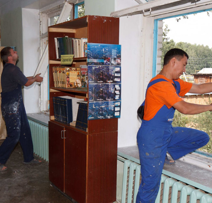 Во многих МО успешно реализуются программы ремонта дорог, школ, «Чистая вода». Фото Аркадия УВАРОВА