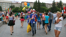 На день рождения собрался весь город. Фото Аркадия УВАРОВА